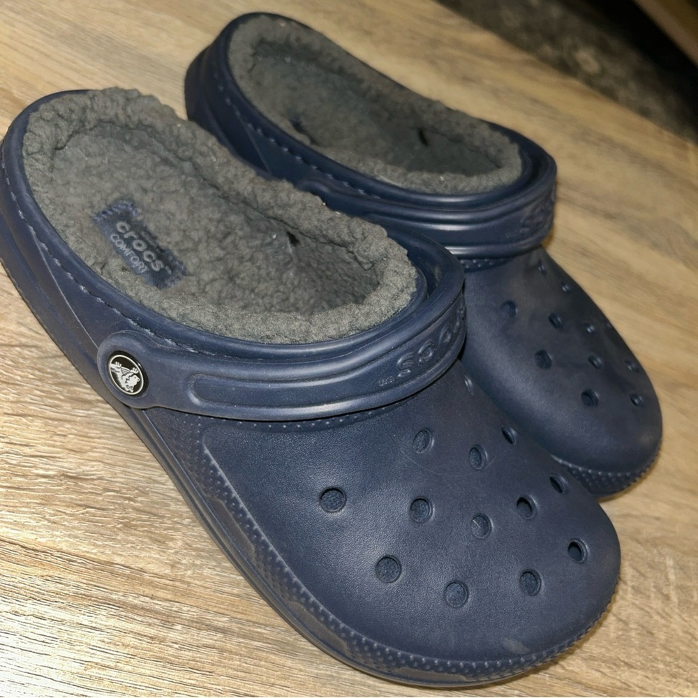 Classic Crocs Navy Blue Faux Fur Gray Lining Clog Women's Size 9 men 7 - Picture 1 of 5